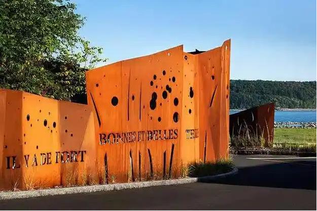 感城镇锈钢板景观